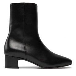 Botki Balagan. Czarne botki damskie BALAGAN, bez obcasa, na słupku, bez zapięcia. Za 569.99 zł.