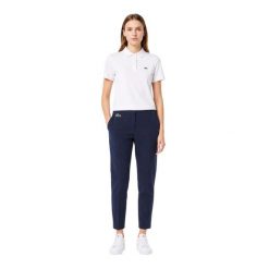 Spodnie turystyczne damskie Lacoste Chino. Niebieskie spodnie sportowe damskie Lacoste, na lato, uniwersalny, z aplikacjami, z materiału, trekkingowe. Za 367.00 zł.