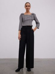 BGN Bluzka w kolorze szaro-czarnym rozmiar: 34. Czarne bluzki damskie BGN, z aplikacjami, bez kołnierzyka, bez ramiączek. Za 78.99 zł.