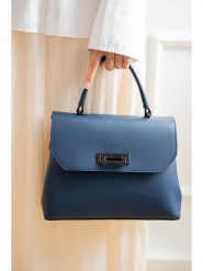 Abaco Skórzana torebka "Laurie" w kolorze granatowym - 27,5 x 20 x 8 cm rozmiar: onesize. Niebieskie torebki klasyczne damskie Abaco, z materiału, przez ramię, bez dodatków. Za 316.24 zł.