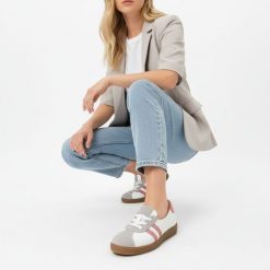 Trampki damskie Armodo, sznurowana konstrukcja z kontrastowymi paskami po bokach i klasycznym noskiem, białe, n1341-139/444/1236. Szare trampki damskie Armodo, bez wzorów, bez zapięcia. Za 359.00 zł.