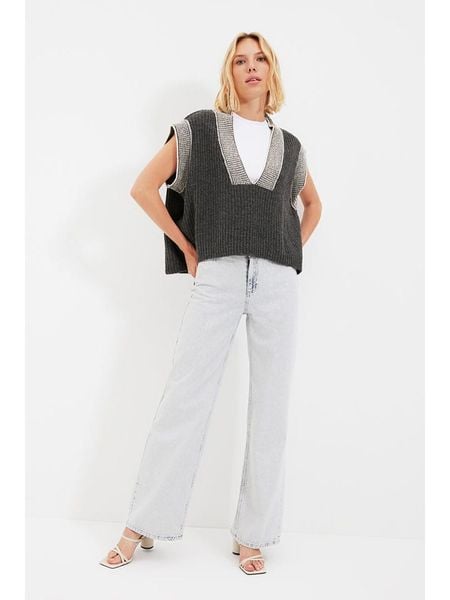 Trendyol Kamizelka w kolorze szarym rozmiar: M. Szare kamizelki damskie Trendyol, m, bez wzorów, prążkowane, bez kaptura. Za 52.99 zł.