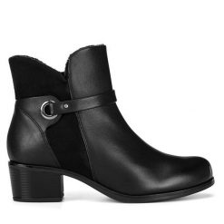 Botki Go Soft. Czarne botki damskie GO SOFT, bez obcasa, na płaskiej podeszwie, bez zapięcia. Za 249.99 zł.