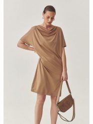 TATUUM Sukienka w kolorze jasnobrązowym rozmiar: XXL. Brązowe sukienki damskie TATUUM, bez wzorów, bez ramiączek. Za 191.42 zł.