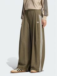 Adidas Spodnie materiałowe 168736 Zielony Loose Fit. Zielone spodnie materiałowe damskie Adidas, bez wzorów, z materiału. Za 369.99 zł.