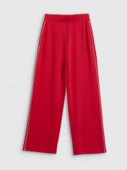 4F Spodnie dresowe z szerokimi nogawkami damskie - czerwone S. Czerwone spodnie dresowe damskie 4F, bez wzorów, z dresówki. Za 159.99 zł.
