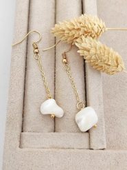 Luja Bijoux Pozłacane kolczyki z masą perłową rozmiar: onesize. Białe kolczyki damskie Luja Bijoux, z perłą, pozłacane, z zapięciem typu bigiel. Za 61.17 zł.
