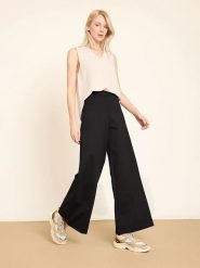 BGN Spodnie w kolorze czarnym rozmiar: 36. Czarne spodnie materiałowe damskie BGN, bez wzorów, z materiału. Za 104.95 zł.