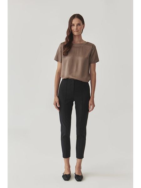 TATUUM Spodnie w kolorze czarnym rozmiar: 36. Czarne rurki damskie TATUUM, bez wzorów, z materiału. Za 149.31 zł.