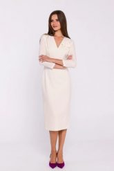 Elegancka sukienka ołówkowa z dekoltem V kremowa. Białe sukienki damskie Stylove, z aplikacjami, z elastanu, biznesowe, bez ramiączek. Za 449.00 zł.