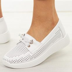 Białe ażurowe skórzane półbuty damskie T.Sokolski 638. Białe półbuty damskie Sokolski, na jesień, w ażurowe wzory, z jeansu, z okrągłym noskiem, bez obcasa, na płaskiej podeszwie, bez zapięcia. Za 219.00 zł.