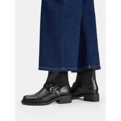 Sztyblety Beverly Hills Polo Club. Czarne botki damskie Beverly Hills Polo Club, bez obcasa, na płaskiej podeszwie, bez zapięcia. Za 249.99 zł.