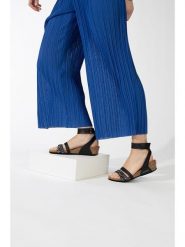 BACKSUN Sandały "Camiri" w kolorze czarnym rozmiar: 40. Czarne sandały damskie Backsun, bez wzorów, z materiału, z otwartym noskiem, bez obcasa, na platformie, bez zapięcia. Za 173.99 zł.