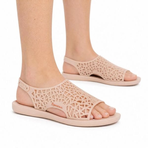 Sandały damskie Ipanema 26679 SHAPE. Czerwone sandały damskie Ipanema, w ażurowe wzory, z materiału, bez obcasa, bez zapięcia. Za 79.00 zł.