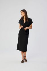 Elegancka sukienka z kołnierzem czarna. Czarne sukienki damskie Stylove, bez wzorów, z elastanu, biznesowe, bez ramiączek. Za 349.00 zł.