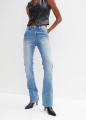 Dżinsy Flared, Mid Waist, ze stretchem. Niebieskie jeansy damskie bonprix. Za 107.99 zł.