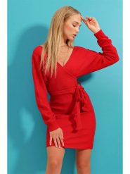 Trend Alacati Sukienka w kolorze czerwonym rozmiar: S. Czerwone sukienki damskie Trend Alacati, bez wzorów, z tkaniny, bez ramiączek. Za 48.16 zł.