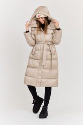HETREGO Beżowy damski puchowy płaszcz Karen Woman Quilted Coat. Brązowe płaszcze damskie HETREGO, uniwersalny, bez wzorów, z poliamidu, bez kaptura. W wyprzedaży za 1,149.99 zł.