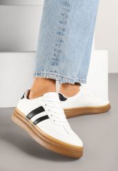 Białe Sneakersy w Stylu Tenisówek z Perforacją i Ozdobnymi Paskami Jenarosea. Białe obuwie sportowe damskie Born2be, z jeansu, bez zapięcia, tenisowe. Za 84.99 zł.