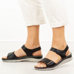 Czarne sandały damskie Potocki 90372. Czarne sandały damskie POTOCKI, bez wzorów, z jeansu, bez obcasa, na płaskiej podeszwie, bez zapięcia. Za 139.00 zł.