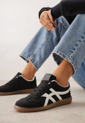 Czarne Sneakersy w Stylu Tenisówek Ozdobione Geometrycznymi Paskami Zitora. Czarne obuwie sportowe damskie Renee, bez zapięcia, tenisowe. Za 89.99 zł.