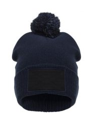 Clique dziergana czapka Bryan Patch z dwukolorowym pomponem – Dark Navy. Niebieskie czapki damskie CLIQUE, z aplikacjami, z bawełny. Za 94.35 zł.