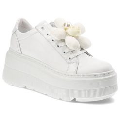 Białe Sneakersy Chebello Modne Obuwie Na Platformie. Białe obuwie sportowe damskie CheBello, na wiosnę, ze skóry, bez zapięcia. Za 469.00 zł.