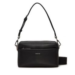 Torebka Calvin Klein. Czarne torebki klasyczne damskie Calvin Klein, bez dodatków. Za 309.99 zł.