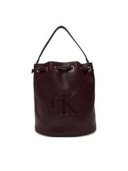 Calvin Klein Torebka Bold Ck Large Bucket Bag LV04F3232G Bordowy. Czerwone torebki wieczorowe damskie Calvin Klein, bez wzorów, ze skóry, bez dodatków. Za 479.99 zł.