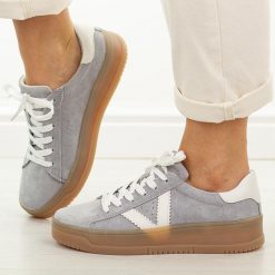 Szare skórzane półbuty damskie Vinceza 79597. Szare półbuty damskie VINCEZA, na jesień, bez wzorów, z jeansu, z okrągłym noskiem, bez obcasa, na płaskiej podeszwie, bez zapięcia. Za 239.00 zł.