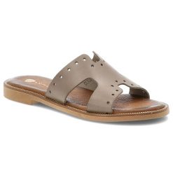 Szare Klapki Armodo Wsuwane Obuwie Damskie. Szare klapki damskie Armodo, w ażurowe wzory, ze skóry, bez obcasa, na płaskiej podeszwie, bez zapięcia. Za 259.00 zł.
