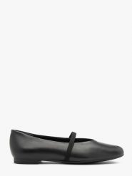 Czarne minimalistyczne baleriny z gumką JUDIE. Czarne balerinki damskie Ryłko, bez wzorów, z materiału, z okrągłym noskiem. Za 329.99 zł.