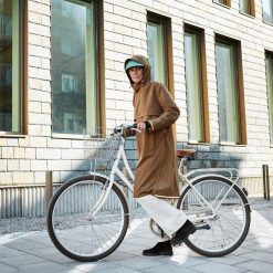 Weathergoods Sweden Imbris oversize płaszcz przeciwdeszczowy damski wenge. Brązowe płaszcze damskie WEATHER GOODS, l, bez wzorów, z materiału, z kapturem. Za 877.49 zł.