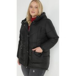 Czarna Kurtka Pikowana z Kapturem Lannea. Czarne kurtki damskie Born2be, plus size, bez wzorów, z jeansu, z kapturem. Za 199.99 zł.