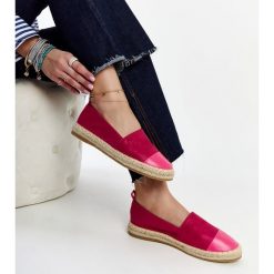 Różowe espadryle Carugo. Czerwone espadryle damskie bez wzorów, bez obcasa. Za 78.15 zł.
