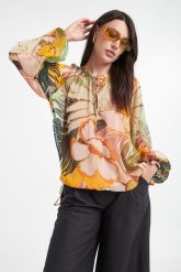Bluzka damska TWINSET ACTITUDE. Bluzki damskie Twinset Milano, m, bez wzorów, bez kołnierzyka, bez ramiączek. W wyprzedaży za 476.47 zł.
