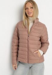 Beżowa Pikowana Kurtka w Klasycznym Stylu Nelaniel. Brązowe kurtki damskie Born2be, l, bez wzorów, z jeansu, bez kaptura. Za 89.99 zł.