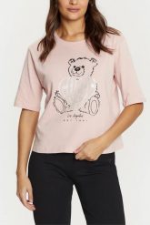 GUESS Różowy t-shirt damski Bear Boxy. Czerwone t-shirty damskie Guess, s, z aplikacjami, bez kołnierzyka. W wyprzedaży za 161.99 zł.