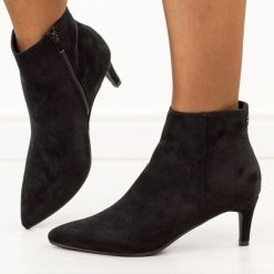 Czarne botki damskie Sergio Leone Bt65. Czarne botki damskie Sergio Leone, na jesień, z jeansu, eleganckie, ze szpiczastym noskiem, bez obcasa, na szpilce, bez zapięcia. Za 239.00 zł.