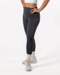 Damskie legginsy 7/8 na jogę i pilates, bez przedniego szwu – granatowy. Niebieskie legginsy damskie AESTHETIC WOLF, s, bez wzorów, z dzianiny, z podwyższonym stanem, na fitness i siłownię. Za 149.99 zł.