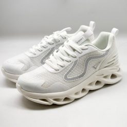 Buty sportowe DIMU białe. Białe obuwie sportowe damskie LEGEA, bez zapięcia, na fitness i siłownię. W wyprzedaży za 124.00 zł.