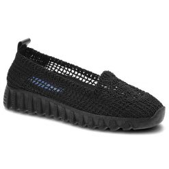 Półbuty damskie New Performance, z ażurowego materiału tekstylnego z wsuwaną konstrukcją elastycznym wykończeniem cholewki i masywną profilowaną pode. Czarne półbuty damskie Ravini, w ażurowe wzory, bez obcasa, bez zapięcia. Za 119.00 zł.