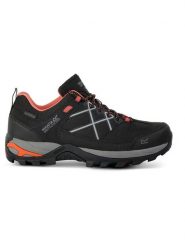 Regatta Buty turystyczne "Samaris III" w kolorze czarnym rozmiar: 40. Czarne obuwie trekkingowe damskie Regatta, z materiału, bez zapięcia. Za 237.73 zł.