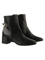 Högl Skórzane botki w kolorze czarnym rozmiar: 38,5. Czarne botki damskie Högl, ze skóry, eleganckie, bez obcasa, bez zapięcia. Za 478.62 zł.