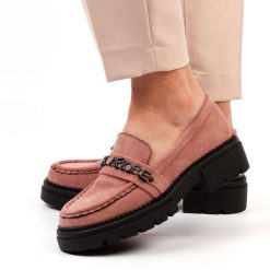 Różowe zamszowe loafersy na traperze, mokasyny damskie La.Fi 001dp. Czerwone mokasyny damskie La.Fi, z zamszu, bez obcasa. Za 189.00 zł.