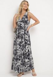 Czarna Wiskozowa Sukienka z Kopertowym Dekoltem Wiązana na Szyi z Gumką w Talii Vikissai. Czarne sukienki damskie Born2be, bez wzorów, z wiskozy, eleganckie, bez ramiączek. Za 89.99 zł.