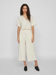 Vila Kuloty w kolorze kremowym rozmiar: 40. Brązowe spodnie materiałowe damskie Vila, bez wzorów, z materiału. Za 82.64 zł.