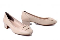 RIEKER 43453-62 beige, czółenka damskie. Brązowe czółenka damskie Rieker, bez wzorów, bez obcasa. Za 329.90 zł.