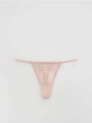 Koronkowe majtki typu stringi - pastelowy róż. Czerwone stringi Reserved, bez wzorów, z koronki. Za 39.99 zł.