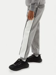 Calvin Klein Jeans Spodnie dresowe LVCKTJC41B Szary Regular Fit. Szare spodnie dresowe chłopięce Calvin Klein Jeans, z bawełny. Za 289.99 zł.
